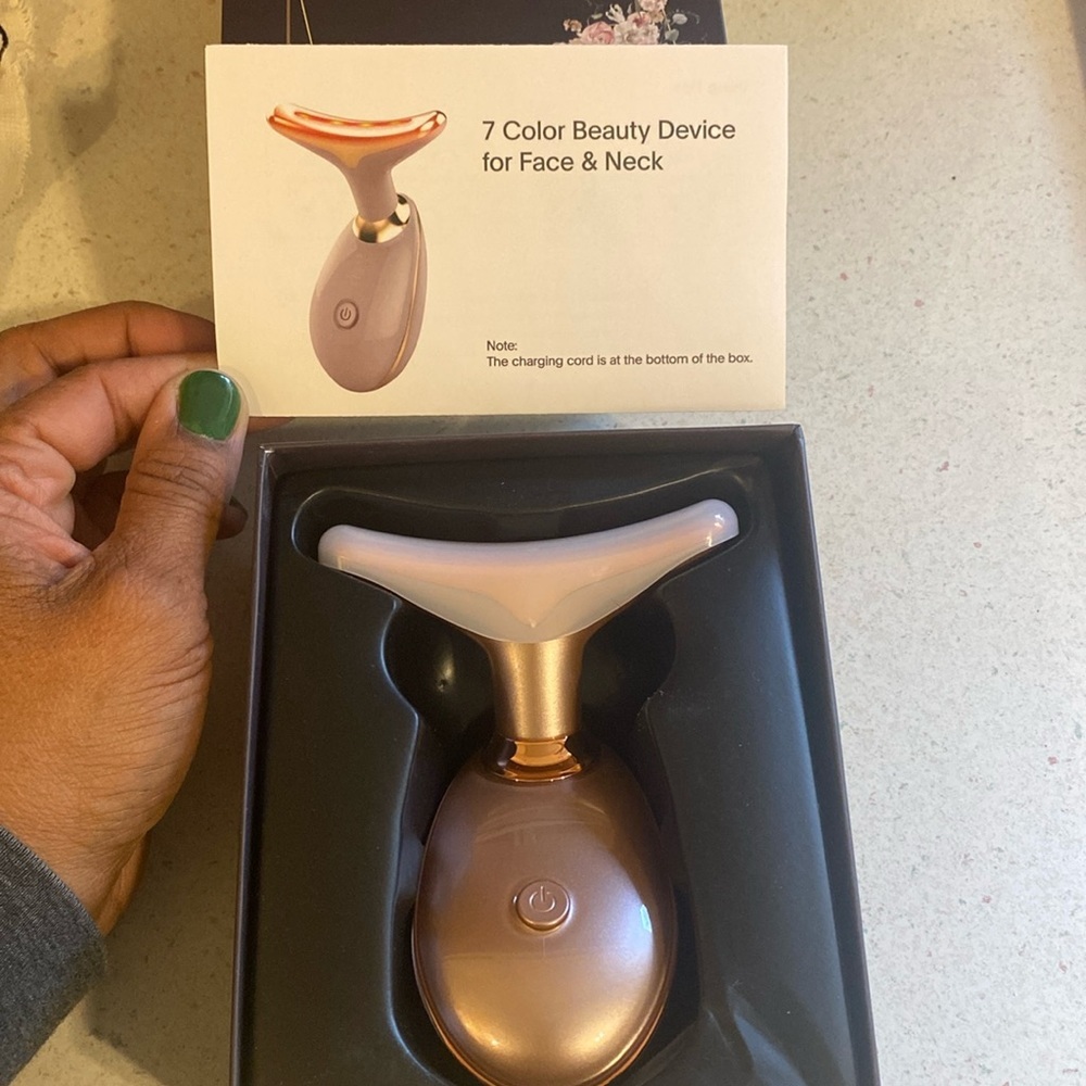 7 Color Beauty Device for Face & Neck in rose gold